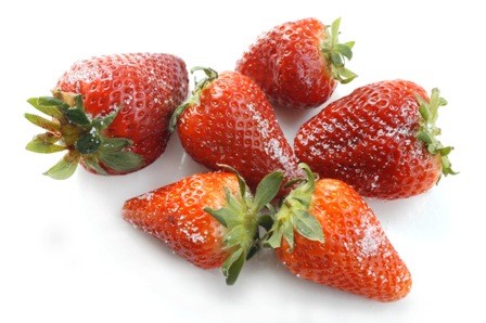 Die ersten Erdbeeren des Frühlings: ein Genuss und dazu noch kalorienarm und vitaminreich!