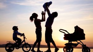 Eltern mit Kindern