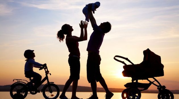 Eltern mit Kindern