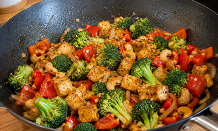 Brokkoli-Wok mit Cashewnüssen